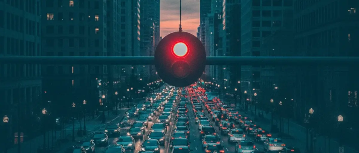 Queue of vehicles standing inside a detection zone at a red light, counter unchanged